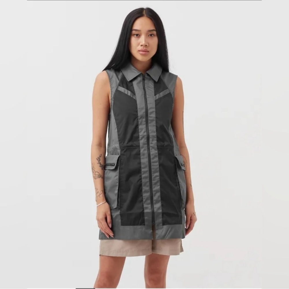 Jordan Women's Black and Gray Utility Jacket - Picture 3 of 13